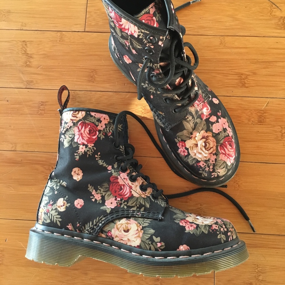 Doc Marten floral canvas boots size 5 never worn!!